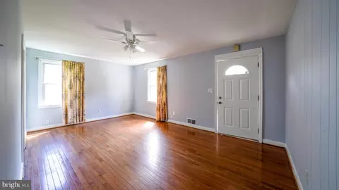 Living - 3005 Newton St, Silver Spring, MD 20902 photo 2 of 2
