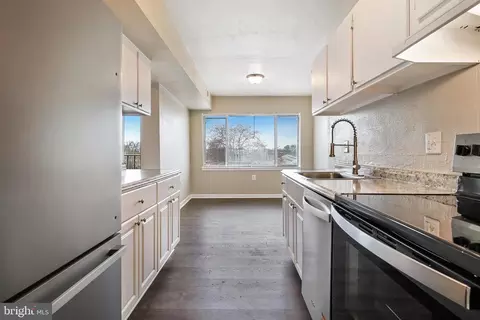 454 Girard St #303, Gaithersburg, MD 20877