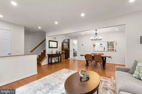 9 Augustine Ct, Gaithersburg, MD 20879 photo 4