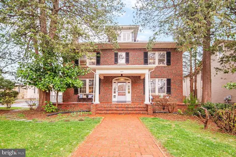 205 W Montgomery Ave, Rockville, MD 20850