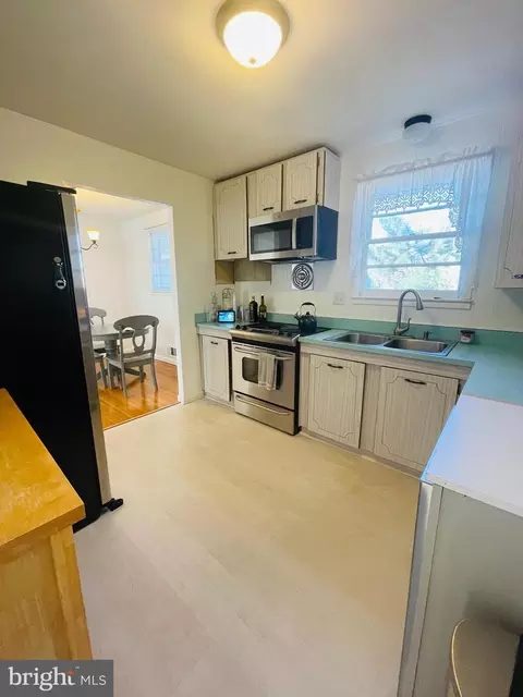 Kitchen - 15229 Barnesville Rd, Boyds, MD 20841 photo 1 of 2