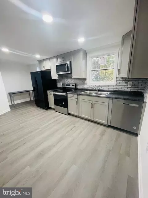 Kitchen - 15229 Barnesville Rd, Boyds, MD 20841 photo 2 of 2