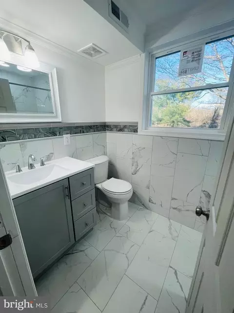 Bath - 15229 Barnesville Rd, Boyds, MD 20841 photo 2 of 2