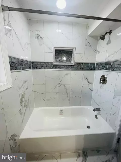 Bath - 15229 Barnesville Rd, Boyds, MD 20841 photo 1 of 2