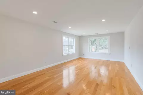 Living - 15001 Peach Orchard Rd, Silver Spring, MD 20905 photo 18 of 21