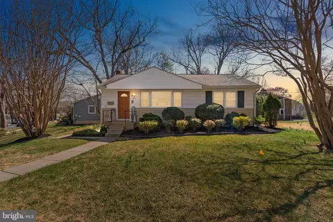 1 Grandin Cir, Rockville, MD 20851