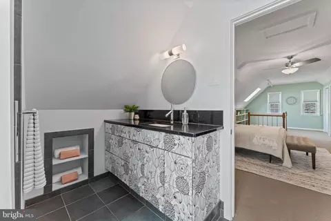 9906 Rogart Rd, Silver Spring, MD 20901 photo 42