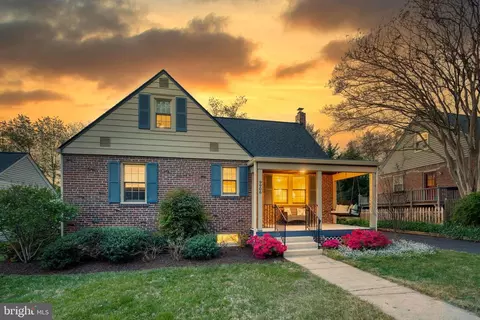 9906 Rogart Rd, Silver Spring, MD 20901 photo 2