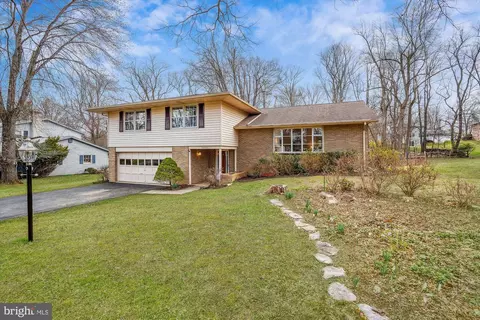 16523 Kipling Rd, Rockville, MD 20855