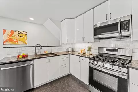 Kitchen - 359 Scott Dr, Silver Spring, MD 20904 photo 4 of 5