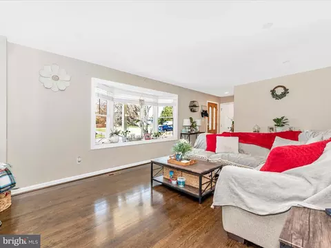 Living - 26809 Dix St, Damascus, MD 20872 photo 1 of 8