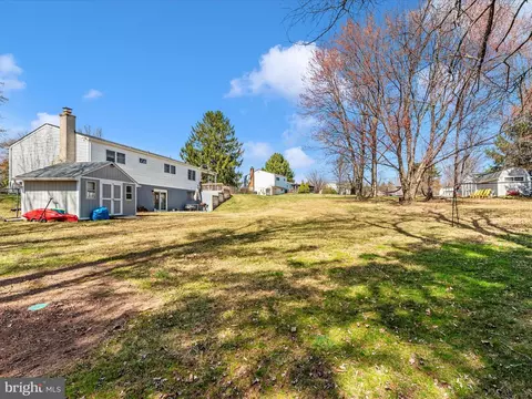 Exterior - 26809 Dix St, Damascus, MD 20872 photo 2 of 9