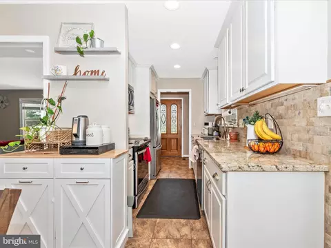 Entry Way - 26809 Dix St, Damascus, MD 20872 photo 3 of 4