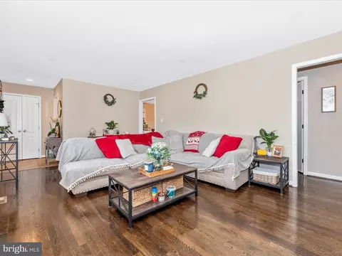Living - 26809 Dix St, Damascus, MD 20872 photo 4 of 8