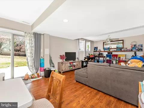 Living - 26809 Dix St, Damascus, MD 20872 photo 5 of 8