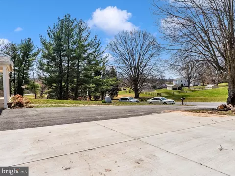 Exterior - 26809 Dix St, Damascus, MD 20872 photo 9 of 9