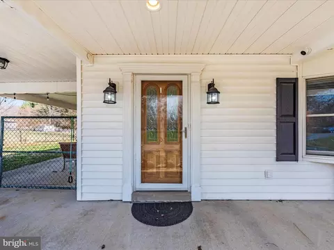 Exterior - 26809 Dix St, Damascus, MD 20872 photo 1 of 9