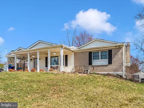Exterior - 26809 Dix St, Damascus, MD 20872 photo 7 of 9