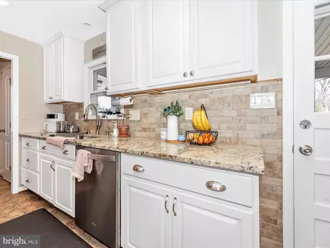 Kitchen - 26809 Dix St, Damascus, MD 20872 photo 1 of 4