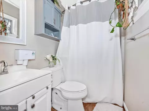 Bath - 26809 Dix St, Damascus, MD 20872 photo 1 of 2