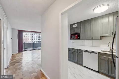 5225 Pooks Hill Rd #405S, Bethesda, MD 20814