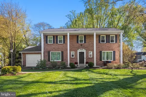 8004 Cindy Ln, Bethesda, MD 20817