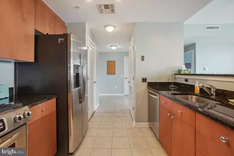Entry Way - 930 Wayne Ave #1407, Silver Spring, MD 20910 photo 4 of 7