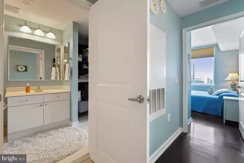 Entry Way - 930 Wayne Ave #1407, Silver Spring, MD 20910 photo 5 of 7