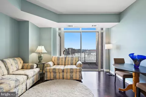 Living - 930 Wayne Ave #1407, Silver Spring, MD 20910 photo 2 of 5