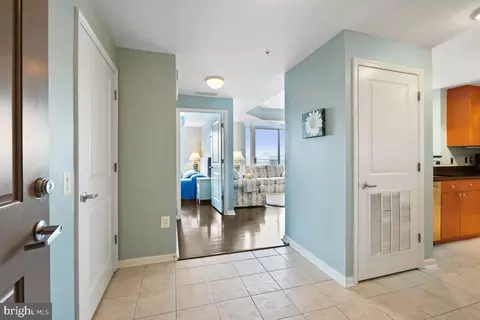 Entry Way - 930 Wayne Ave #1407, Silver Spring, MD 20910 photo 2 of 7