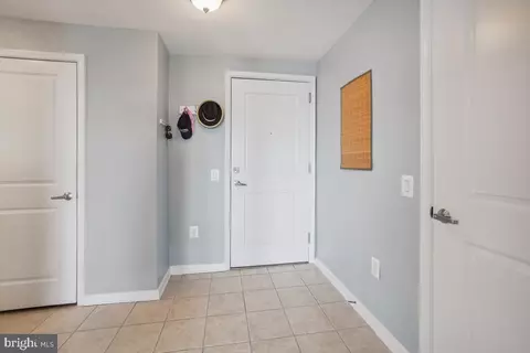 Entry Way - 930 Wayne Ave #1407, Silver Spring, MD 20910 photo 3 of 7