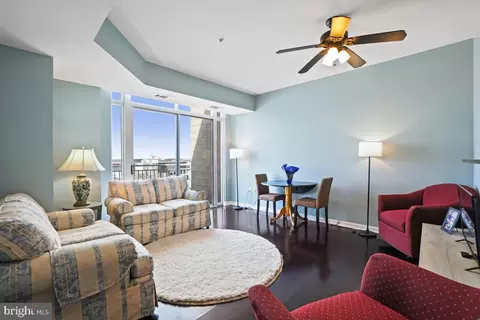 Living - 930 Wayne Ave #1407, Silver Spring, MD 20910 photo 1 of 5