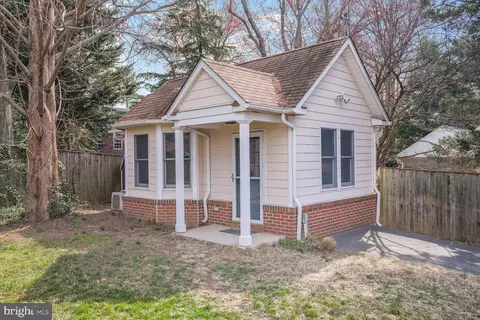 9213 Bradford Rd, Silver Spring, MD 20901 photo 3