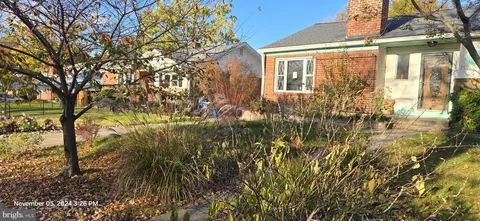 7901 Wildwood Dr, Takoma Park, MD 20912