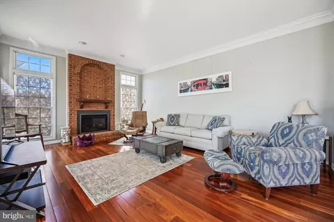 Living - 19507 Conlon Ct, Poolesville, MD 20837 photo 1 of 2