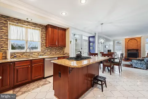 Kitchen - 19507 Conlon Ct, Poolesville, MD 20837 photo 2 of 5