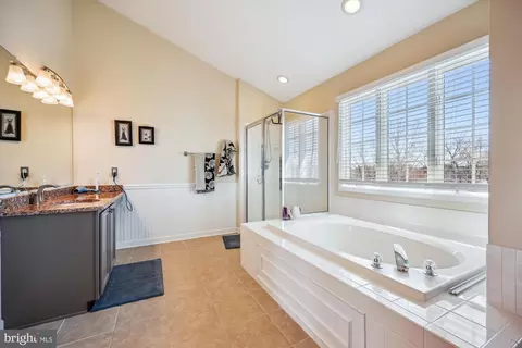 Bath - 19507 Conlon Ct, Poolesville, MD 20837 photo 1 of 3