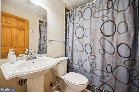 Bath - 19507 Conlon Ct, Poolesville, MD 20837 photo 3 of 3
