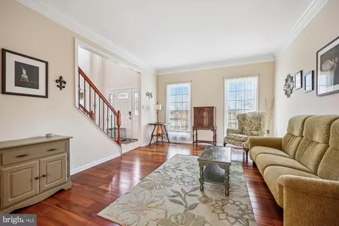 Living - 19507 Conlon Ct, Poolesville, MD 20837 photo 2 of 2