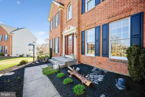 Exterior - 19507 Conlon Ct, Poolesville, MD 20837 photo 6 of 16