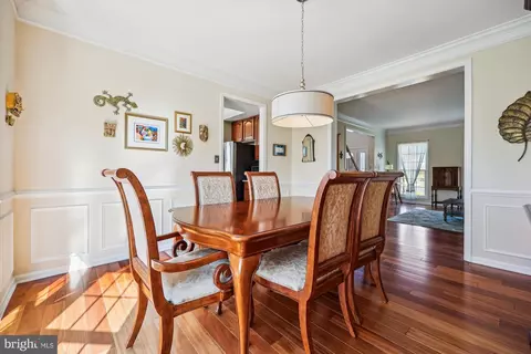 Dining - 19507 Conlon Ct, Poolesville, MD 20837 photo 2 of 3