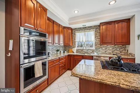 Kitchen - 19507 Conlon Ct, Poolesville, MD 20837 photo 3 of 5
