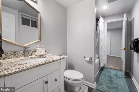 Bath - 15320 Baileys Ln, Silver Spring, MD 20906 photo 3 of 3
