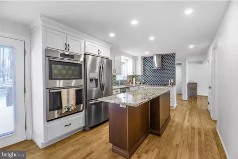Kitchen - 15320 Baileys Ln, Silver Spring, MD 20906 photo 2 of 3
