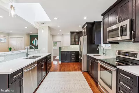 15707 Sycamore Ln, Rockville, MD 20853