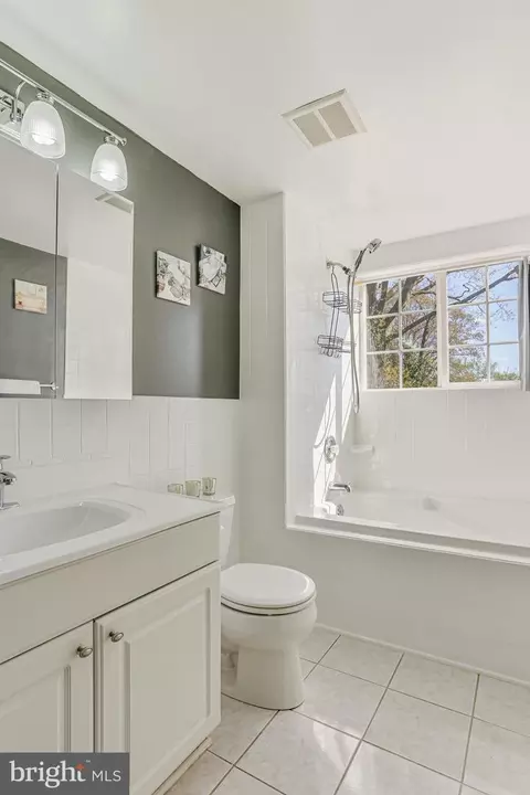9939 Cottrell Ter, Silver Spring, MD 20903 photo 17