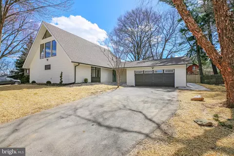 19133 Heritage Hills Dr, Brookeville, MD 20833