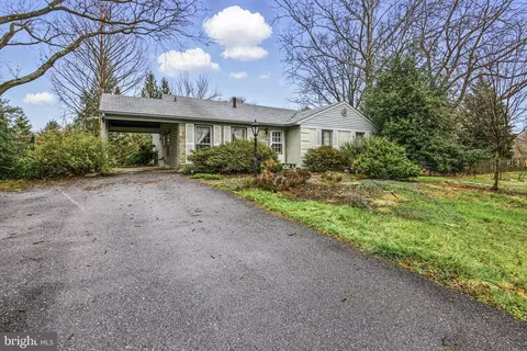 7701 Baederwood Ter, Rockville, MD 20855
