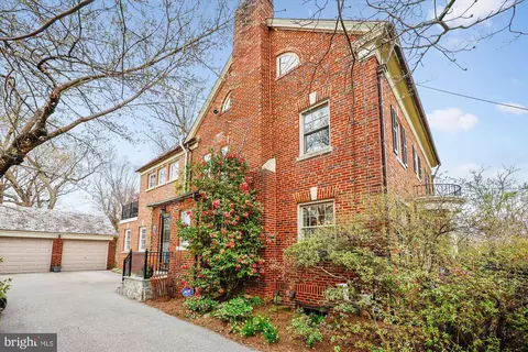 Exterior - 9014 Fairview Rd, Silver Spring, MD 20910 photo 13 of 17