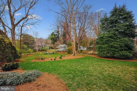 Exterior - 9014 Fairview Rd, Silver Spring, MD 20910 photo 8 of 17